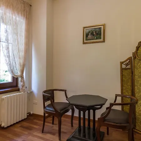 Elena Villa Mezzegra