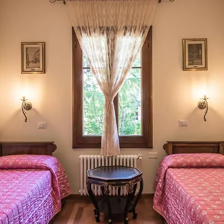 Elena Villa *
