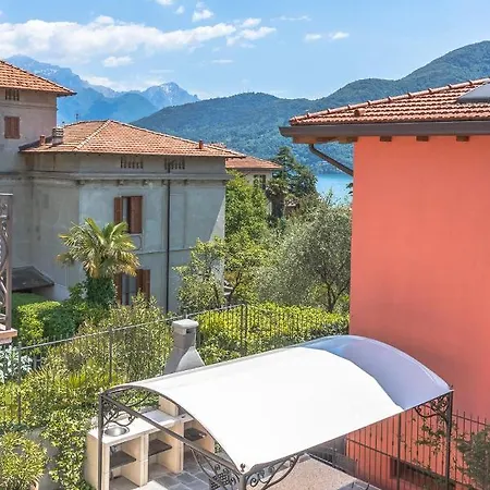 Elena Villa *